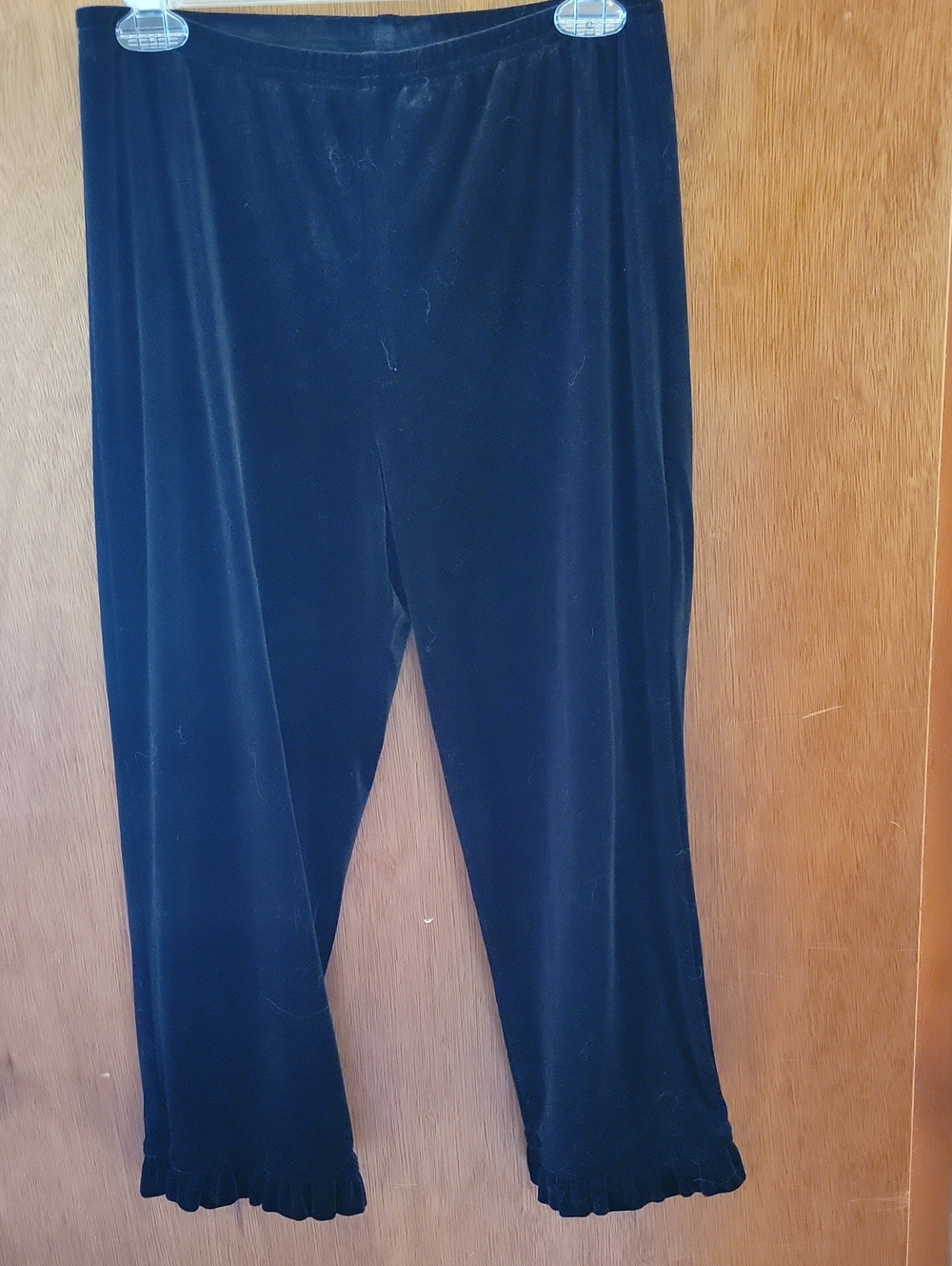 Black Velvet Pull-On Women's Capris Pants